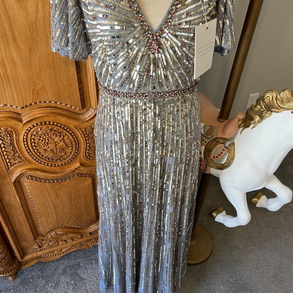 NWT Mac Duggal 5538 Silver Embellished [8] V Neck Butterfly Sleeve Column Gown - Picture 5 of 12